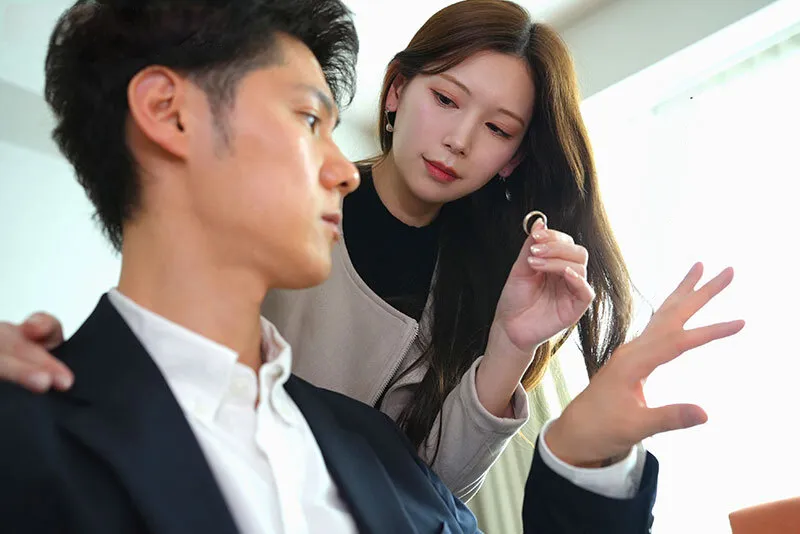Vợ yêu đi đi chơi, người chồng ở nhà bị nhỏ em bà xã gạ xxx không trượt phát nào
